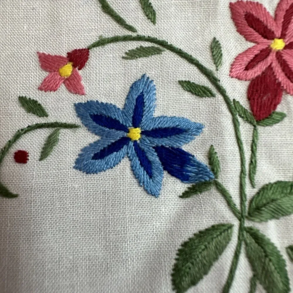 Vintage Hand Embroidered Table Runner White Cotton Floral Hemstitched 34x15.5